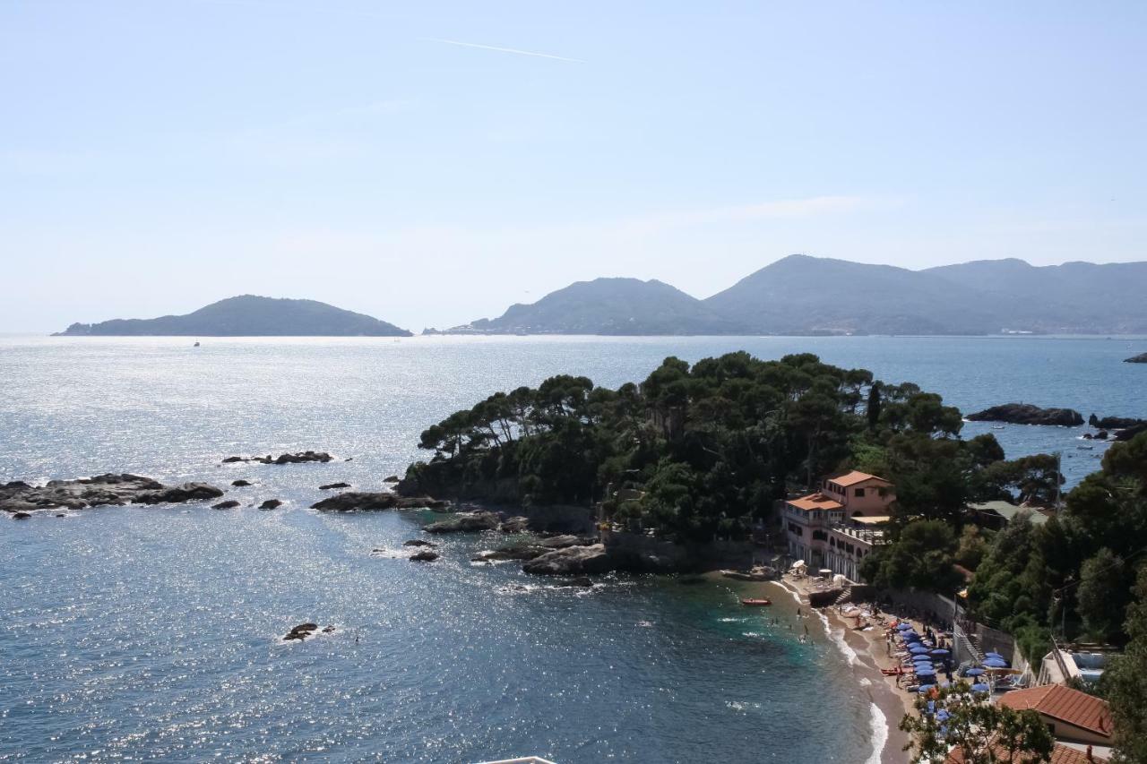Sulla Spiaggia Di Toto E Tota Tellaro Exterior foto